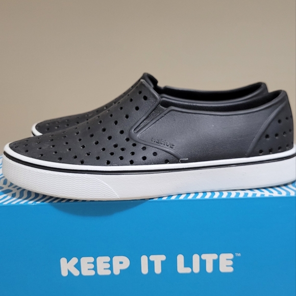 Native Shoes - Picture 2 of 7